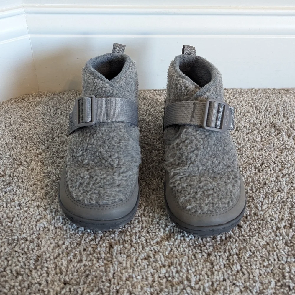 Chaco Ramble Fluff Grey Slip-on Bootie sz 2